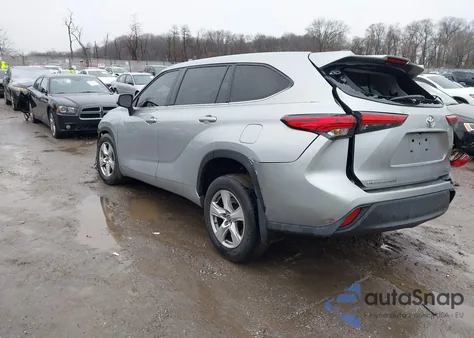 2022 Toyota Highlander Le z USA, uszkodzony, nr VIN 5TDBZRBH1NS578697